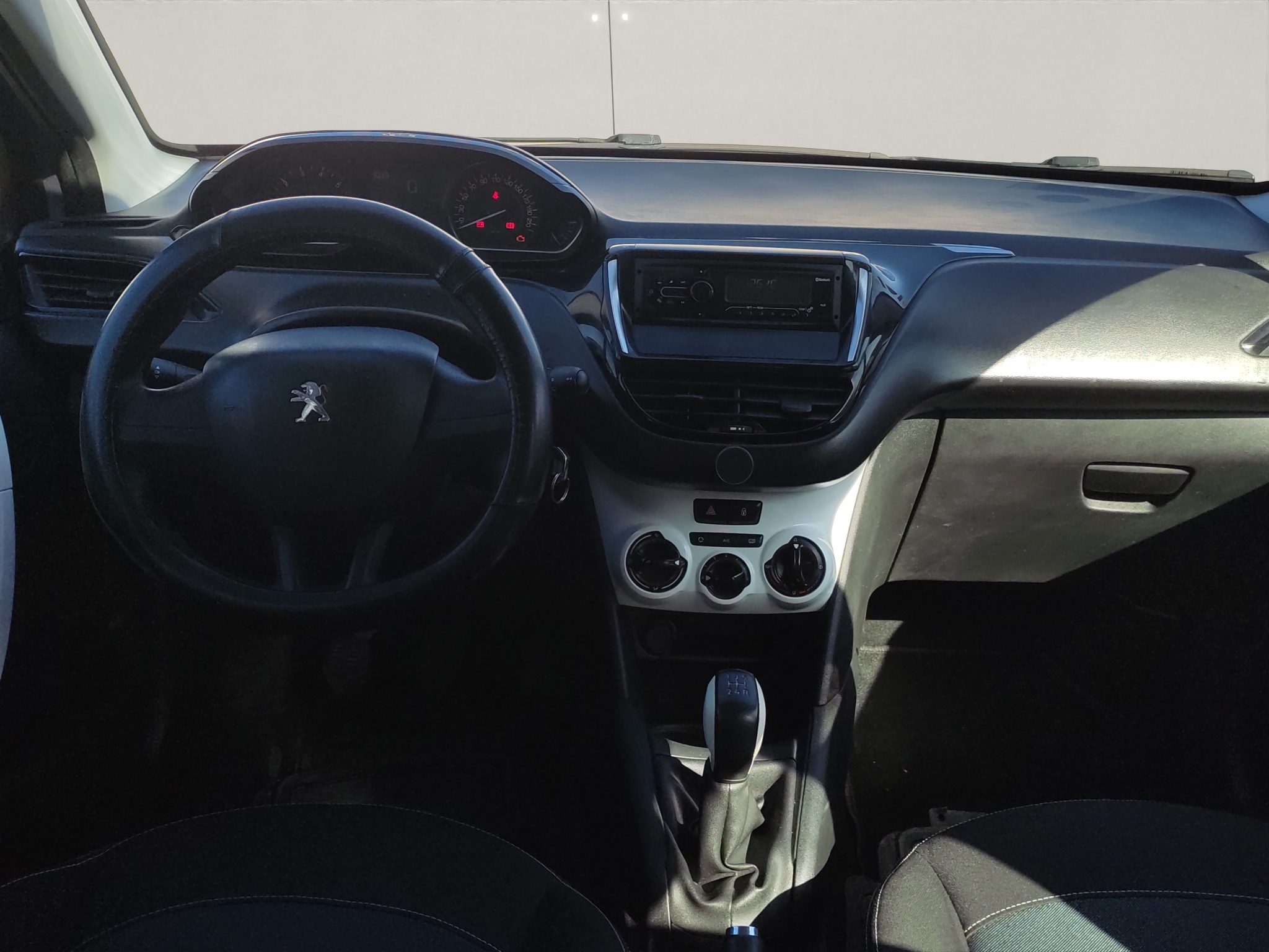 Peugeot 208 image